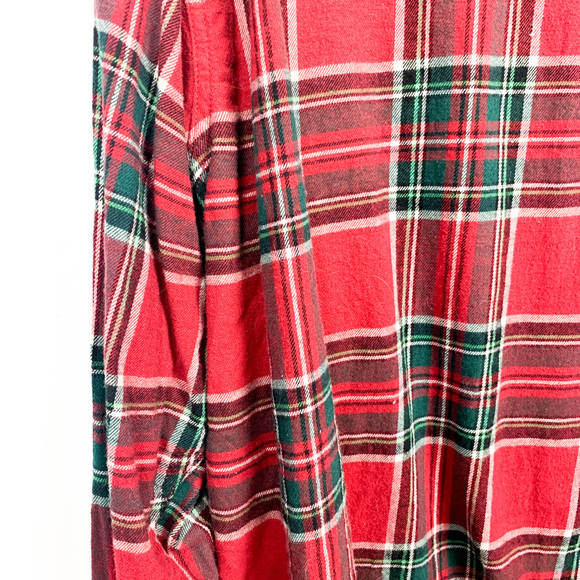 Old Navy Regular Fit Red & Green Plaid Button-Up - Picture 11 of 11